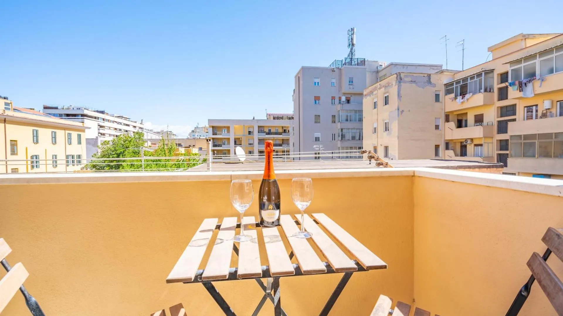 קליארי Puccini Apt - Centro Citta - Wifi - Ac 0*,  איטליה