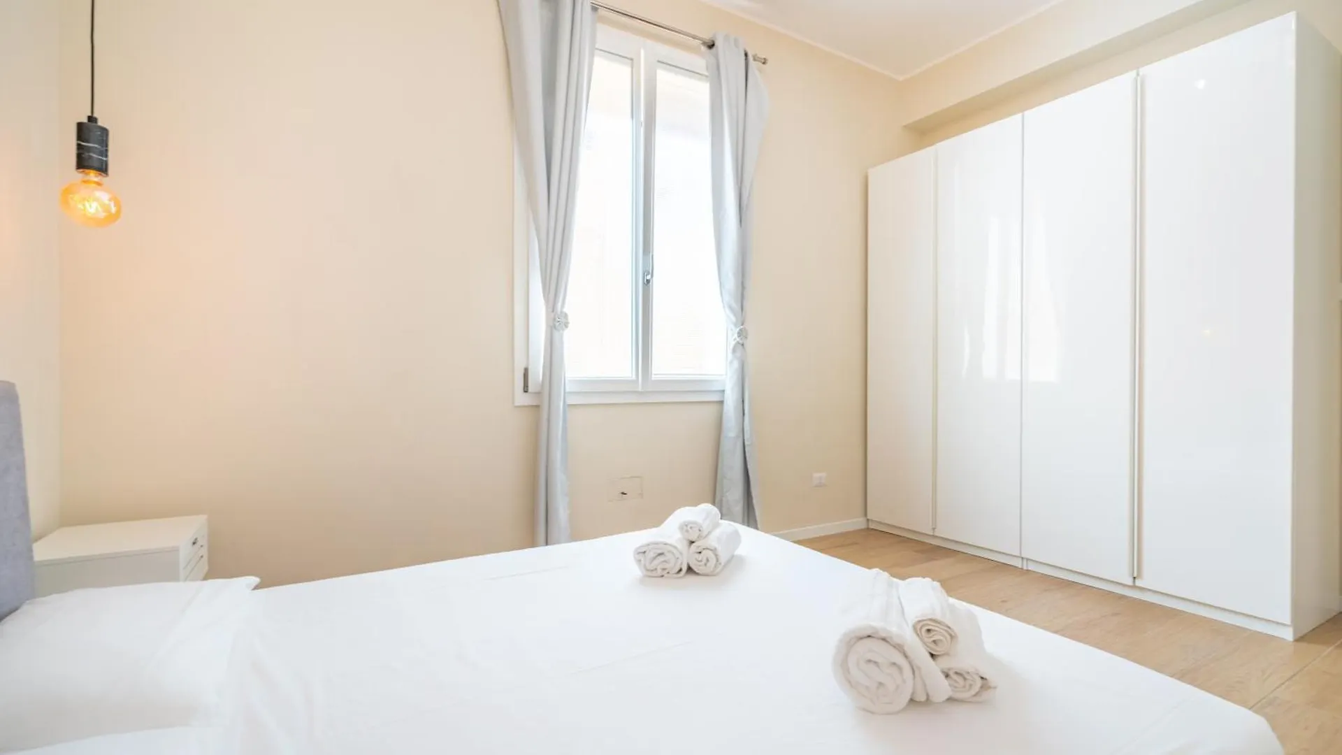 קליארי Puccini Apt - Centro Citta - Wifi - Ac דירה